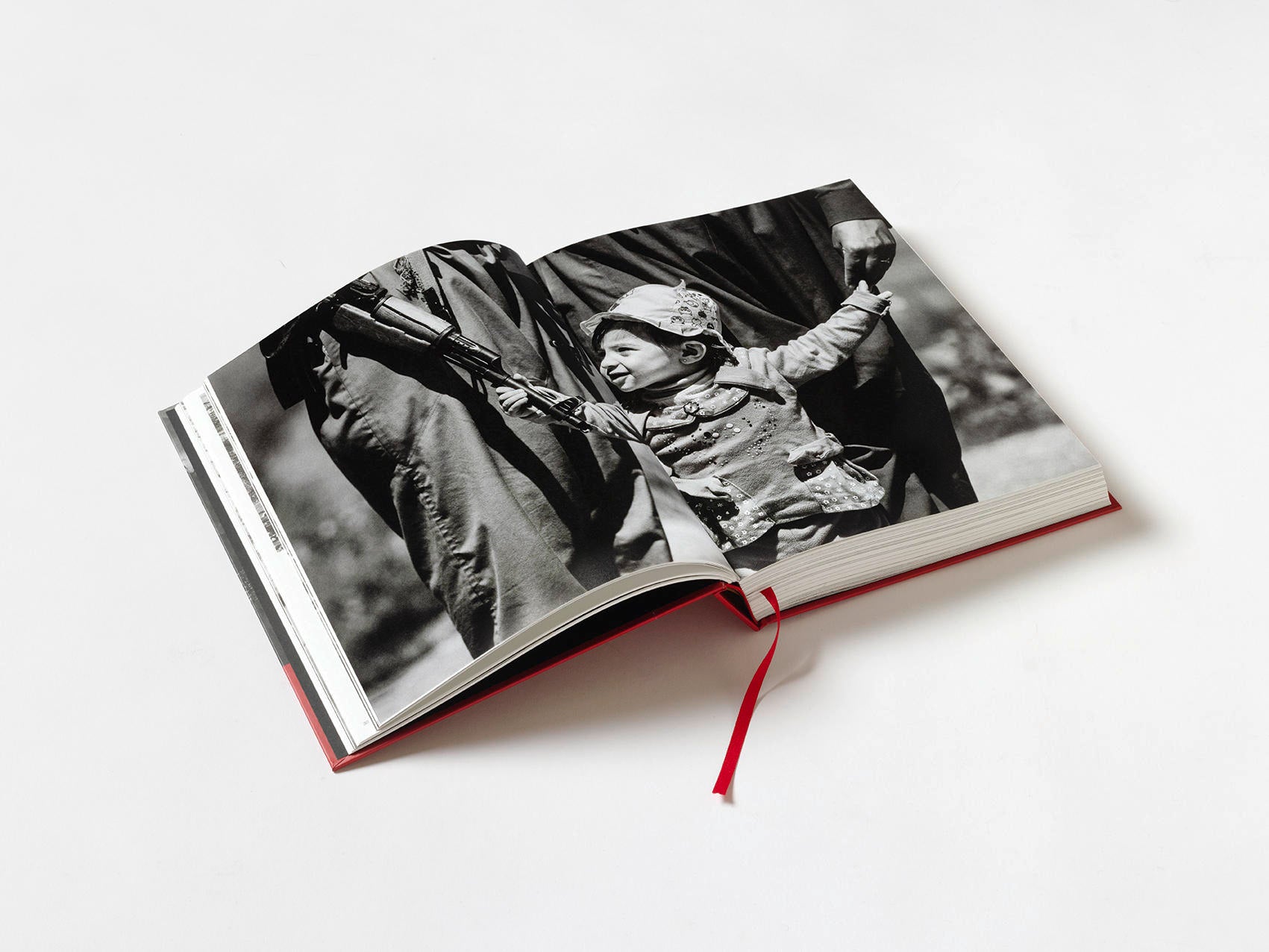 S’élever au milieu des ruines, danser entre les balles – Maryam Ashrafi