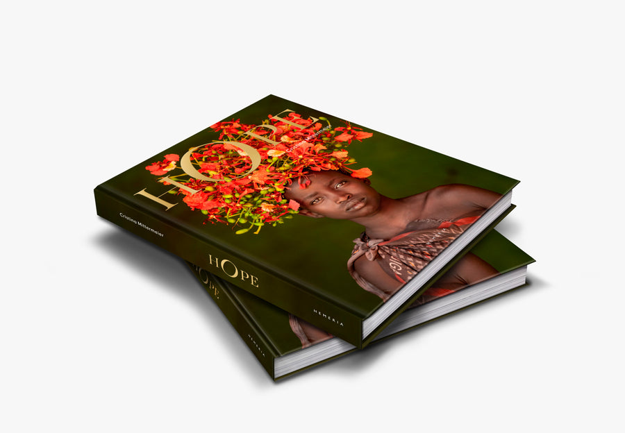 Deux livres + cartes postales